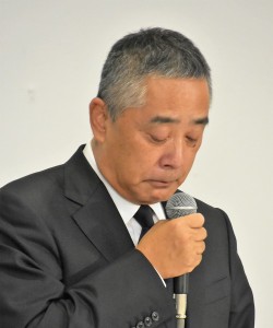 2019年7月22日、会見での岡本昭彦社長