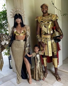 ハロウィンは娘トゥルーちゃんのパパでもあるトリスタンと一緒に過ごしたクロエ（画像は『Tristan Thompson　2020年11月3日付Instagram「Halloween 2020」』のスクリーンショット）