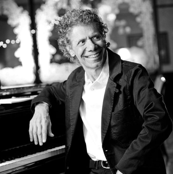 チック・コリアの死にミュージシャンらが追悼（画像は『Chick Corea　2021年2月11日付Instagram「It is with great sadness we announce that on February 9th, Chick Corea passed away at the age of 79, from a rare form of cancer which was only discovered very recently.」』のスクリーンショット）