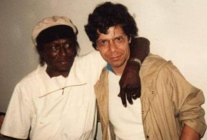 マイルス・デイヴィスとチック・コリア（画像は『Chick Corea　2020年3月11日付Instagram「THROWBACK: When I joined Miles Davis’ band in 1968, I asked Miles, “Is there going to be a rehearsal?”.」』のスクリーンショット）