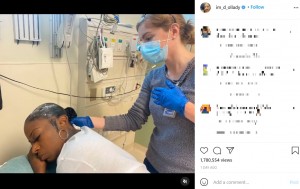 緊急治療室で治療を受けるテシカさん（画像は『Tessica　2021年2月7日付Instagram』のスクリーンショット）