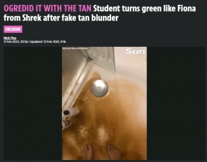 シャワーを浴びても水は濁ったまま（画像は『The Sun　2021年2月12日付「OGREDID IT WITH THE TAN Student turns green like Fiona from Shrek after fake tan blunder」（Credit: Kennedy News ＆ Media）』のスクリーンショット）