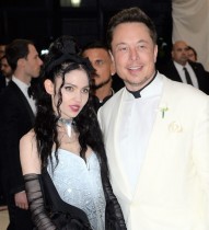 【イタすぎるセレブ達】イーロン・マスク、親子3人の家族写真を初公開　息子には「すでに科学者の才能」も!?