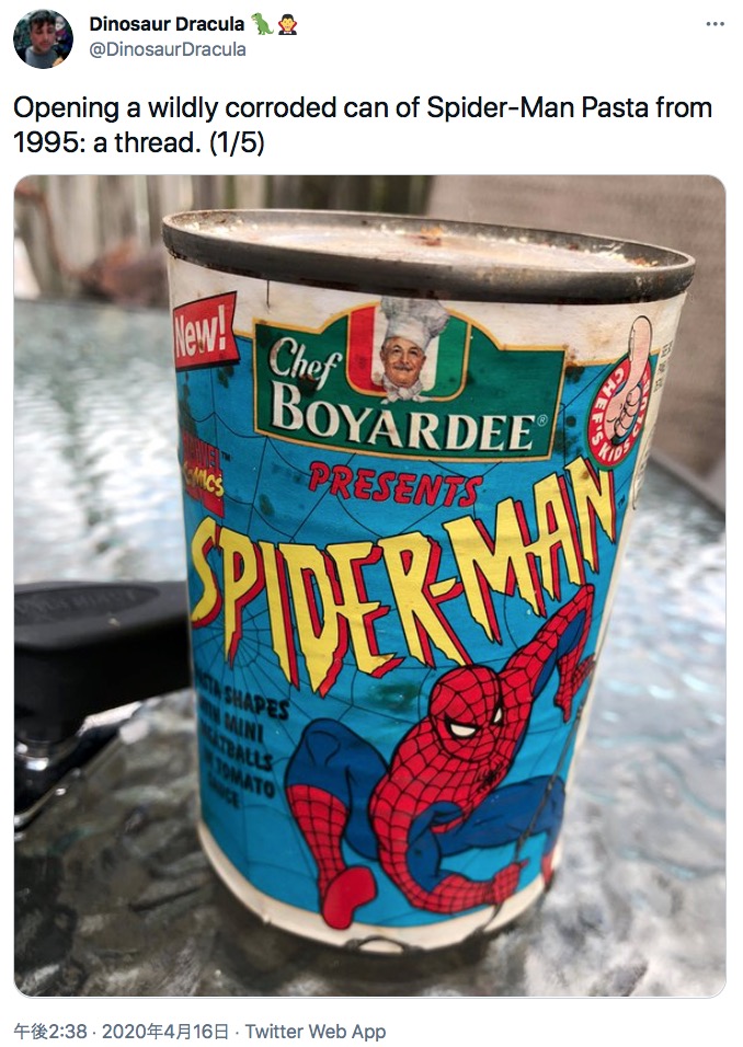 1995年に入手したスパイダーマンのパスタの缶詰（画像は『Dinosaur Dracula　2020年4月16日付Twitter「Opening a wildly corroded can of Spider-Man Pasta from 1995: a thread.」』のスクリーンショット）