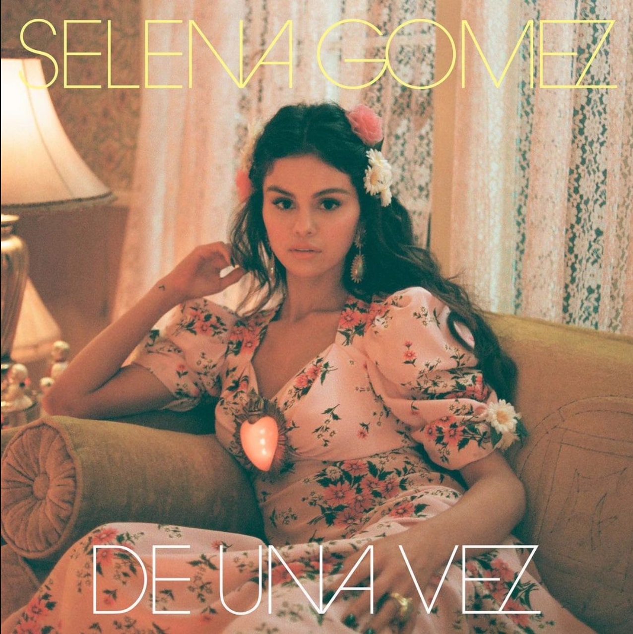 1月に同じドレスを着用していたセレーナ・ゴメス（画像は『Selena Gomez　2021年1月14日付Instagram「De Una Vez」』のスクリーンショット）