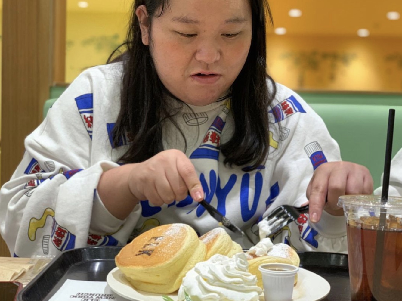 ぼる塾・田辺のスイーツ巡りは趣味の域を超えた？（画像は『ぼる塾　きりやはるか　2021年1月21日付Instagram「パンケーキ3枚も食べちゃって！」』のスクリーンショット）