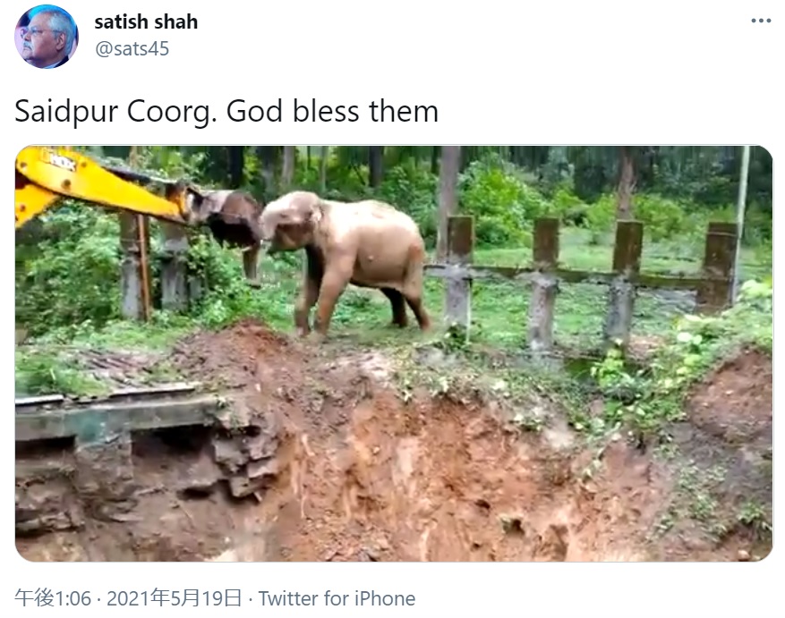 ショベルカーに感謝の気持ちを示すゾウ（画像は『satish shah　2021年5月19日付Twitter「Saidpur Coorg. God bless them」』のスクリーンショット）