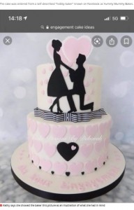 キャシーさんがあらかじめ送ったケーキの写真（画像は『MyLondon　2021年5月17日付「Mum orders beautiful engagement cake for son but the one delivered is so bad it ends up ‘scaring the grandkids’」（Image: Kathy Whittle）』のスクリーンショット）