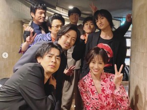 『くれなずめ』キャスト男子6人組、松居大悟監督と前田敦子（画像は『前田敦子　2021年4月16日付Instagram「映画「くれなずめ」4月29日公開です。」』のスクリーンショット）