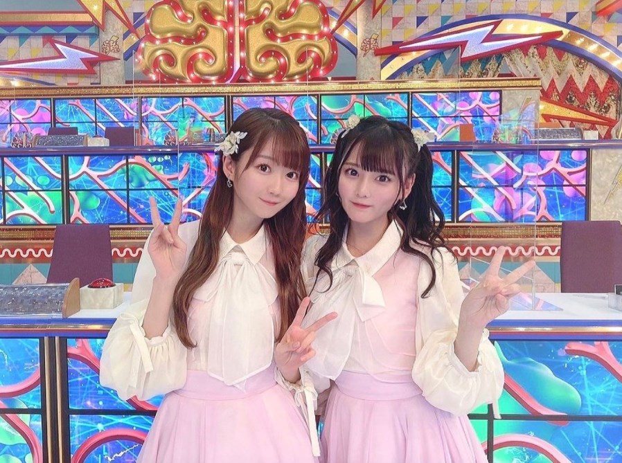 大谷映美里と齊藤なぎさの“みりにゃーたん”（画像は『大谷映美里　2021年5月10日付Instagram「＃クイズTHE違和感 ミステリーSP」』のスクリーンショット）