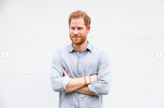 王室での生活について語ったヘンリー王子（画像は『Armchair Expert Podcast　2021年5月13日付Instagram「Prince Harry Duke of Sussex sits down in the attic today to charm our pants off with his intellect, wit and thoughtful stance on approaching mental wellness.」』のスクリーンショット）