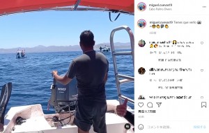シャチの群れを取り囲み、狩りの様子を観察する複数のボート（画像は『Miguel Cuevas　2021年5月17日付Instagram「Tienes que verlo」』のスクリーンショット）