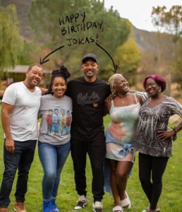 ウィル・スミスと50歳になった双子の弟と妹（画像は『Will Smith　2021年5月5日付Instagram「My little brother ＆ sister are 50 today! Damn」』のスクリーンショット）