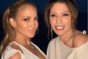 ジェニファーと妹のリンダさん（画像は『Jennifer Lopez　2021年6月14日付Instagram「My baby sister…」』のスクリーンショット）