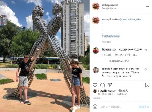 ついに鎖を切って、離れることができた2人（画像は『sashaplusvika　2021年6月18日付Instagram「＠pustovitova_vika」』のスクリーンショット）