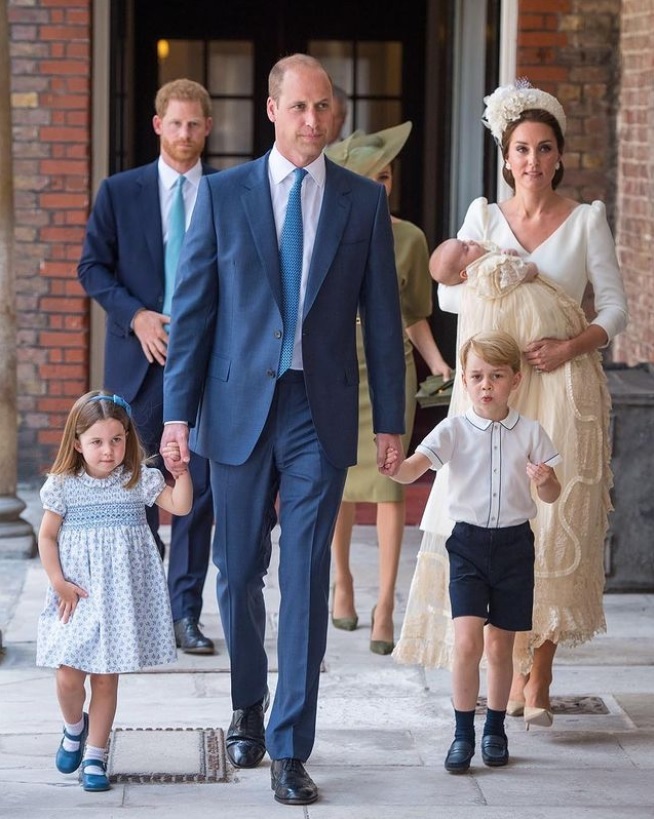 2018年、ルイ王子の洗礼式にて（画像は『Duke and Duchess of Cambridge　2018年7月10日付Instagram「The Duke and Duchess of Cambridge, Prince George, Princess Charlotte, and The Duke and Duchess of Sussex arrive for the christening of Prince Louis at the Chapel Royal PA」』のスクリーンショット）