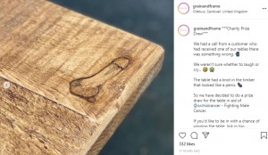 男性の局部に見える木の節（画像は『GRAIN ＆ FRAME　2021年7月28日付Instagram「Charity Prize Draw」』のスクリーンショット）