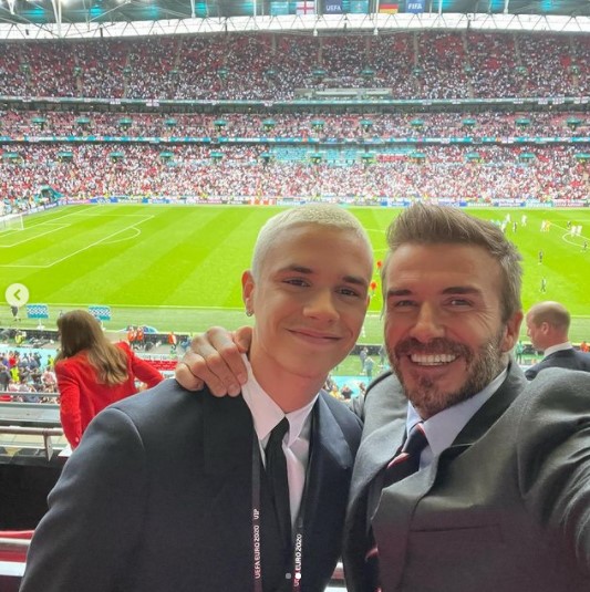 デヴィッド・ベッカムが自撮りしたロメオとのツーショット（画像は『David Beckham　2021年6月30日付Instagram「Special night last night at Wembley with fans back in the stadium watching the boys ＠england beat Germany ..」』のスクリーンショット）