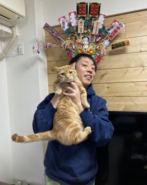 【エンタがビタミン♪】森田哲矢が社長の「ザ・森東」に保護猫“専務”が仲間入り　マンチカンの会長とご対面