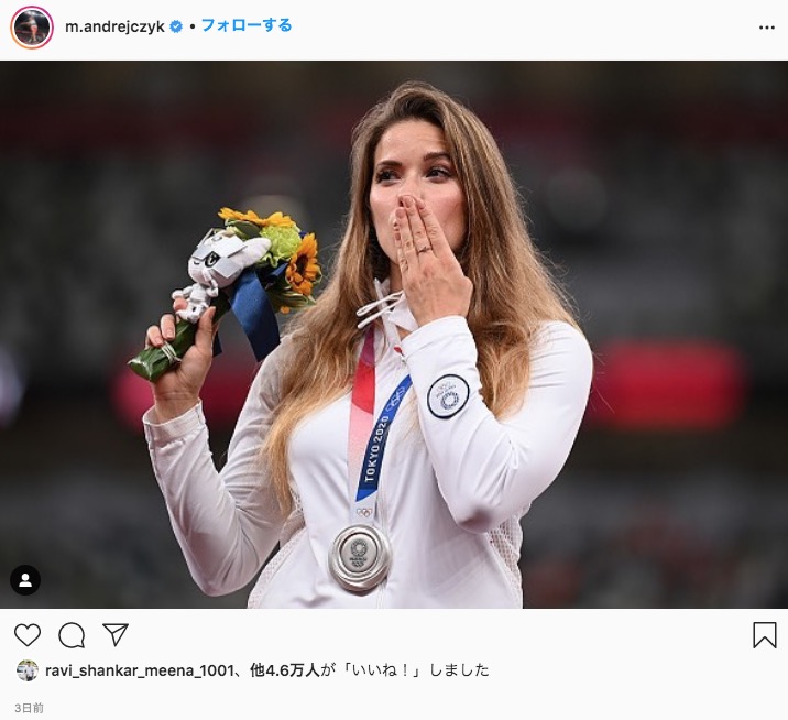 東京五輪やり投げ銀メダリストのマリア・アンドレイチク選手（画像は『Maria M. Andrejczyk　2021年8月16日付Instagram「Medal, który wystawiłam w tamtym tygodniu na rzecz Miłoszka wylicytowała」』のスクリーンショット）