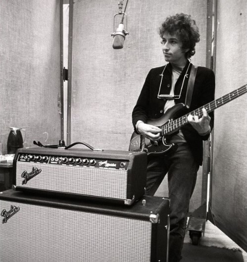 1965年当時のボブ・ディラン（画像は『Bob Dylan　2019年8月14日付Instagram「December 1965 Photo by Don Hunstein」』のスクリーンショット）