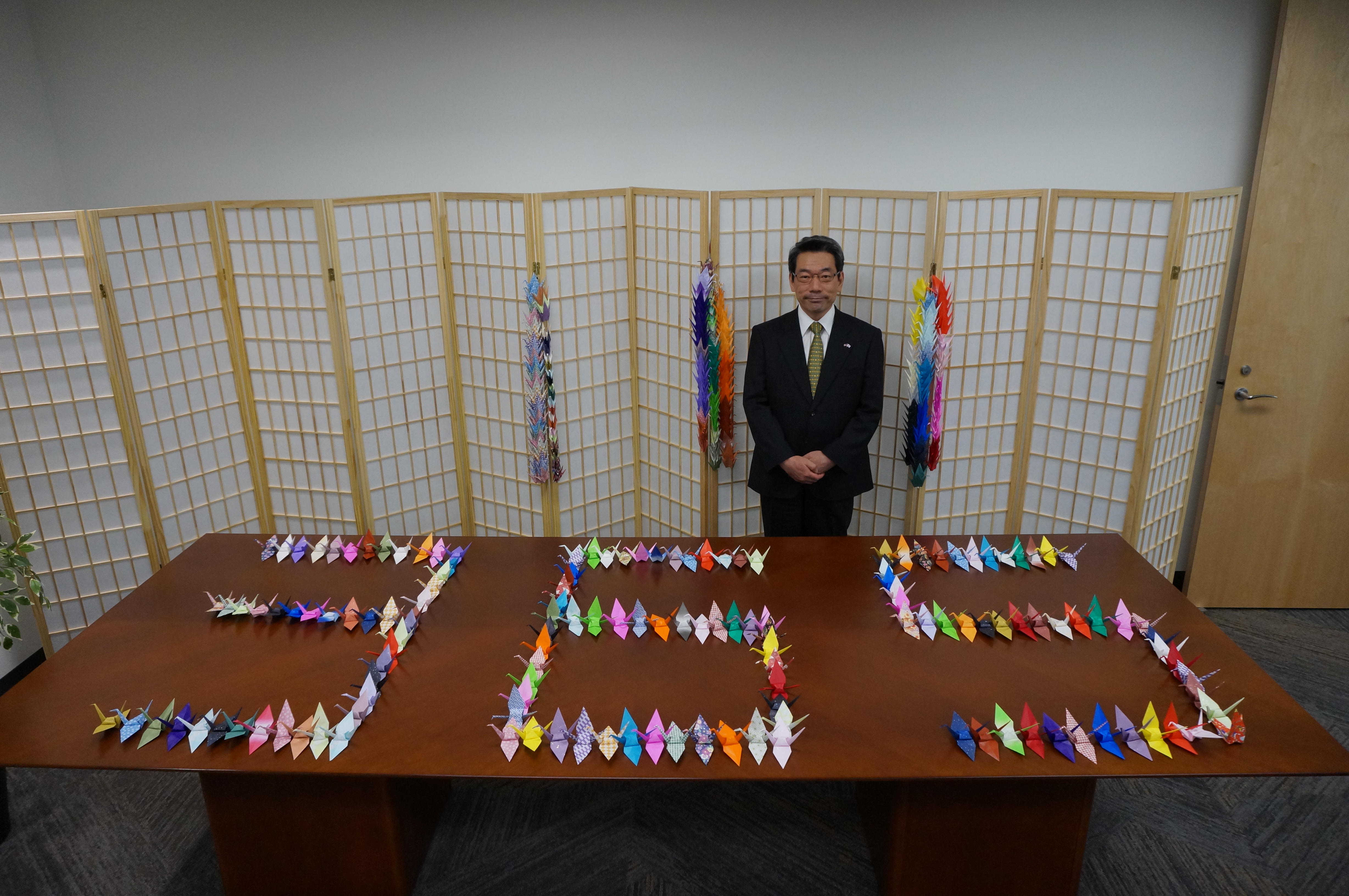 折り鶴を作り始めて丸一年が経過した（「写真提供：在シアトル日本国総領事館」/ Consulate-General of Japan in Seattle）