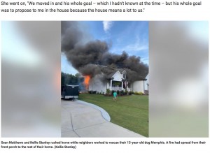 燃え盛るショーンさんとケリーさんの自宅（画像は『Fox News　2021年9月21日付「Man rescues engagement ring, proposes after home burns down」』のスクリーンショット）