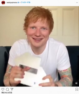 本物のエド・シーラン（画像は『Ed Sheeran　2021年7月3日付Instagram「Guys, Bad Habits has debuted at ＃1 in the U.K.」』のスクリーンショット）