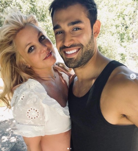 婚約発表したブリトニー・スピアーズ＆サム・アスガリさん（画像は『Sam Asghari　2021年6月15日付Instagram「Summer time」』のスクリーンショット）