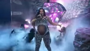 「BETアワード」で妊娠発表をしたカーディ・B（画像は『＃BETAwards　2021年6月28日付Instagram「Bardi and her Baby Bump killing it at the ＃BETAwards」』のスクリーンショット）