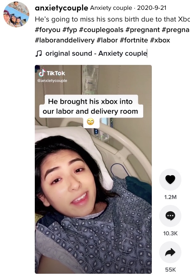 呆れている婚約者のヘイディーさん（画像は『Anxiety couple　2020年9月21日付TikTok「He’s going to miss his sons birth due to that Xbox」』のスクリーンショット）