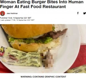 エステファニーさんが食べたハンバーガーと、混入していた手指（画像は『LADbible　2021年9月16日付「Woman Eating Burger Bites Into Human Finger At Fast Food Restaurant」（Credit: ＠estefany.benitez.399/Newsflash）』のスクリーンショット）