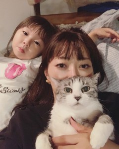 坂本美雨と娘、そして愛猫・サバ美