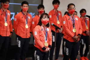 イベントと同日に行われた表彰式での伊藤美誠選手（C）日本オリンピック委員会