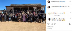 ニューメキシコ州で撮影中だった映画『Rust』のスタッフ（画像は『Alec Baldwin　2021年10月14日付Instagram「On the set in NM…」』のスクリーンショット）