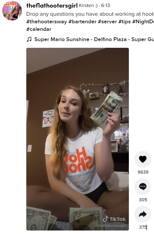 1日に4万円以上を稼ぐことも（画像は『Kirsten　2021年6月13日付TikTok「Drop any questions you have about working at hooters」』のスクリーンショット）