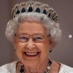 【イタすぎるセレブ達】エリザベス女王、初めて英版『VOGUE』表紙を飾る　「アイコニック！」「女王にふさわしい表紙」
