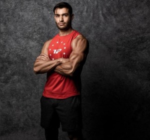 パーソナルトレーナーとして身体を鍛えているサムさん（画像は『Sam Asghari　2021年6月4日付Instagram「Pressure is healthy, only a few can handle it」』のスクリーンショット）