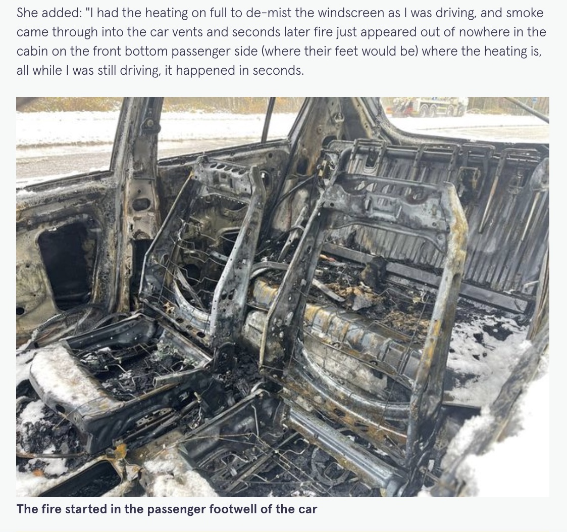 燃え尽きてしまった車内（画像は『The Mirror　2021年11月29日付「Brave mum threw son, 3, from car just seconds before it ‘exploded’ into flames」』のスクリーンショット）