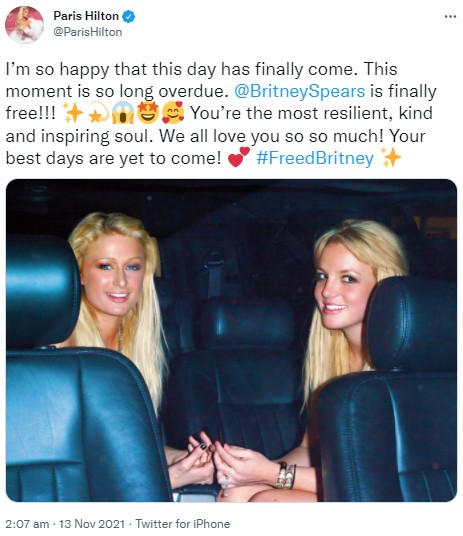 ブリトニーとの2ショットで喜びを伝えたパリス・ヒルトン（画像は『Paris Hilton　2021年11月13日付Twitter「I’m so happy that this day has finally come.」』のスクリーンショット）