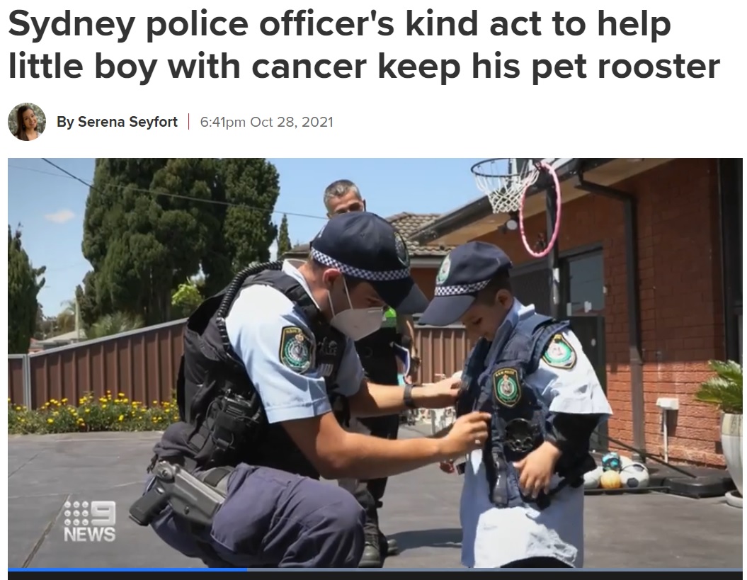 イェプラド君に警察の制服をプレゼントしたフランキー巡査（画像は『9News　2021年10月28日付「Sydney police officer’s kind act to help little boy with cancer keep his pet rooster」』のスクリーンショット）