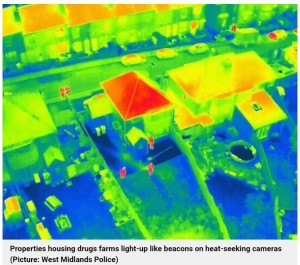 いくら隠してもサーモグラフィーカメラにはバレバレだった（画像は『Metro　2021年11月1日付「Heat-seeking drone busts cannabis factory worth ￡211,000」（Picture: West Midlands Police）』のスクリーンショット）