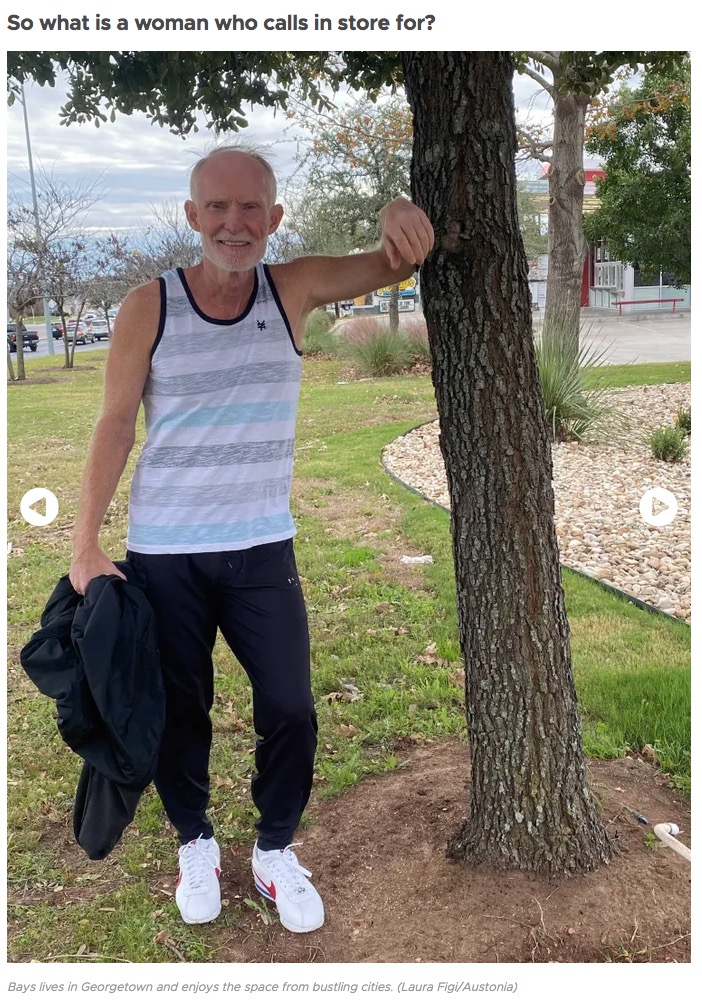 恋人募集中のジム・ベイズさん（画像は『austonia　2021年12月14日付「Texas transplant looking for the right woman to sweep him off his feet via billboard in Austin area」（Laura Figi/Austonia）』のスクリーンショット）