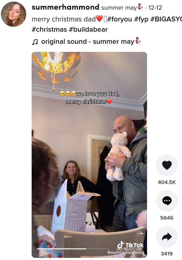 テディ・ベアから亡き母親の声が…（画像は『summer may　2021年12月12日付TikTok「merry christmas dad」』のスクリーンショット）