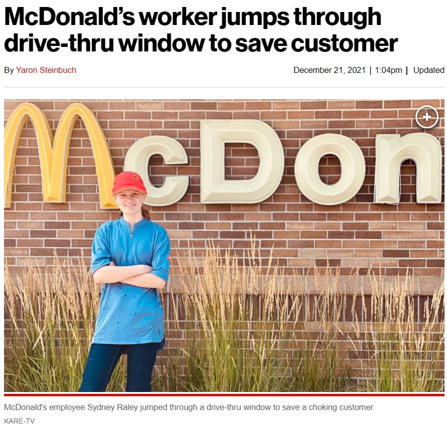 女性客の命を救った15歳のマクドナルド店員（画像は『New York Post　2021年12月21日付「McDonald’s worker jumps through drive-thru window to save customer」（KARE-TV）』のスクリーンショット）