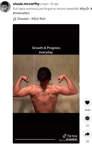 筋肉ムキムキのウルウルさん（画像は『yeager　2021年12月22日付TikTok「Full back workout just forgot to record deadlifts!」』のスクリーンショット）