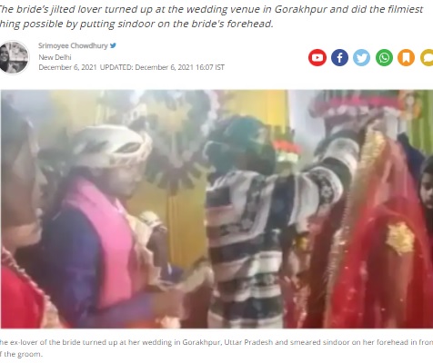 元カレが結婚式に乱入し、花嫁に“既婚の印”を塗りつける（画像は『India Today　2021年12月6日付「Rejected by girl, UP man puts sindoor on her maang in front of groom on wedding day. Viral video」』のスクリーンショット）
