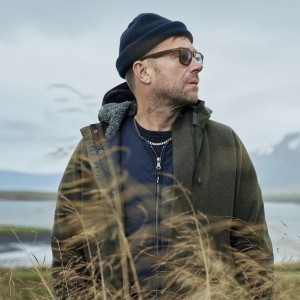 テイラーの怒りを買ったデーモン・アルバーン（画像は『Damon Albarn　2021年11月1日付Instagram「Damon discusses his history with Iceland and the story behind new album,」』のスクリーンショット）