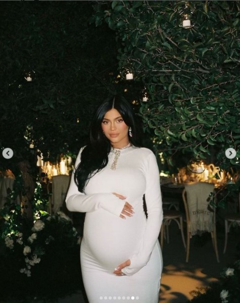 出産間近のカイリー・ジェンナー（画像は『Kylie　2022年1月14日付Instagram』のスクリーンショット）