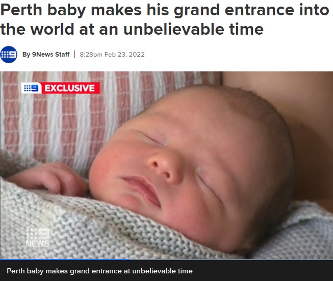 2022年2月22日午後2時22分22秒に誕生した幸運な赤ちゃん（画像は『9News　2022年2月23日付「Perth baby makes his grand entrance into the world at an unbelievable time」』のスクリーンショット）